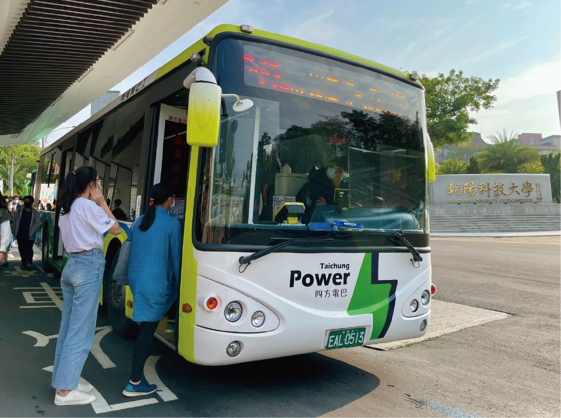 公車進校園-學生搭公車情形